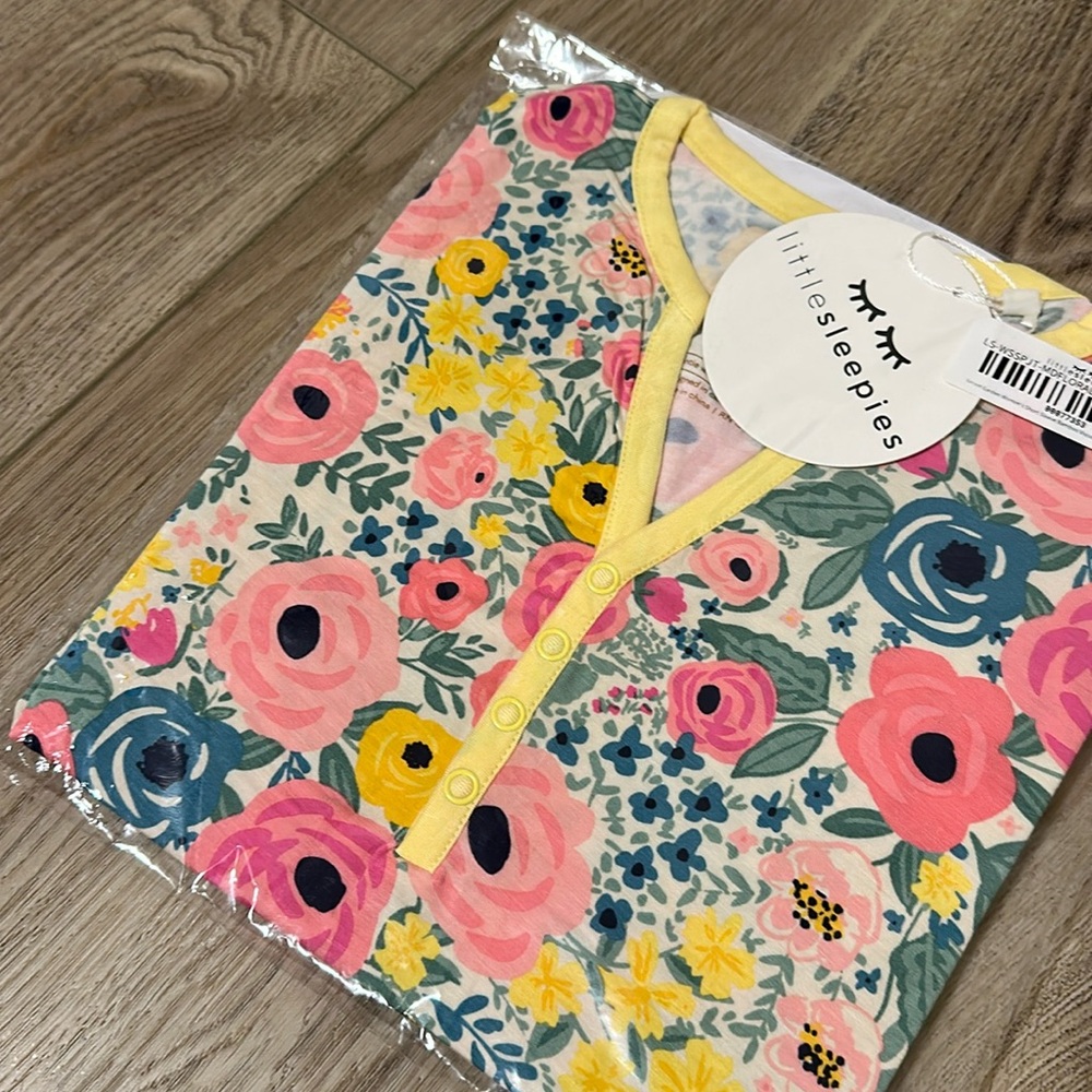 NWT LITTLE SLEEPIES WOMEN’S floral secret garden pajama short-sleeve top